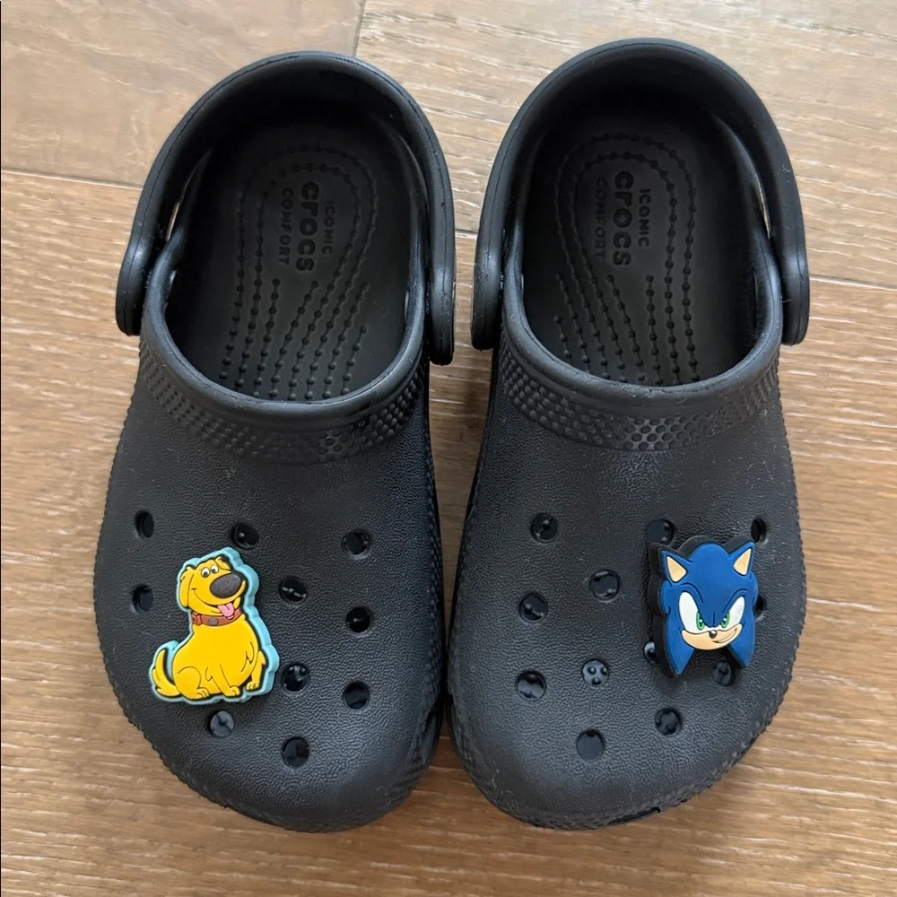CROCS Kids Black Classic Clog with Sonic and Doug Jibbits | C9